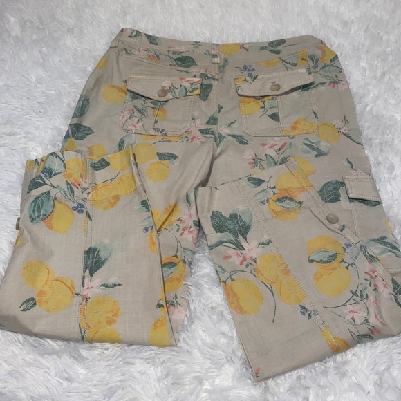 Chico cargo style capri lemon pattern with roll up option - Picture 6 of 11